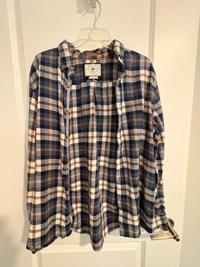 Men’s Plaid Button-Up Shirt